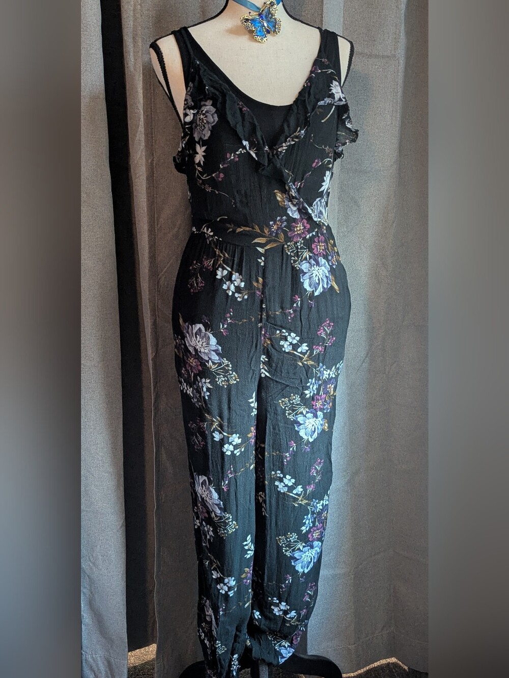AMERICAN EAGLE OUTFITTERS Sleeveless Floral Jumpsuit XS Short